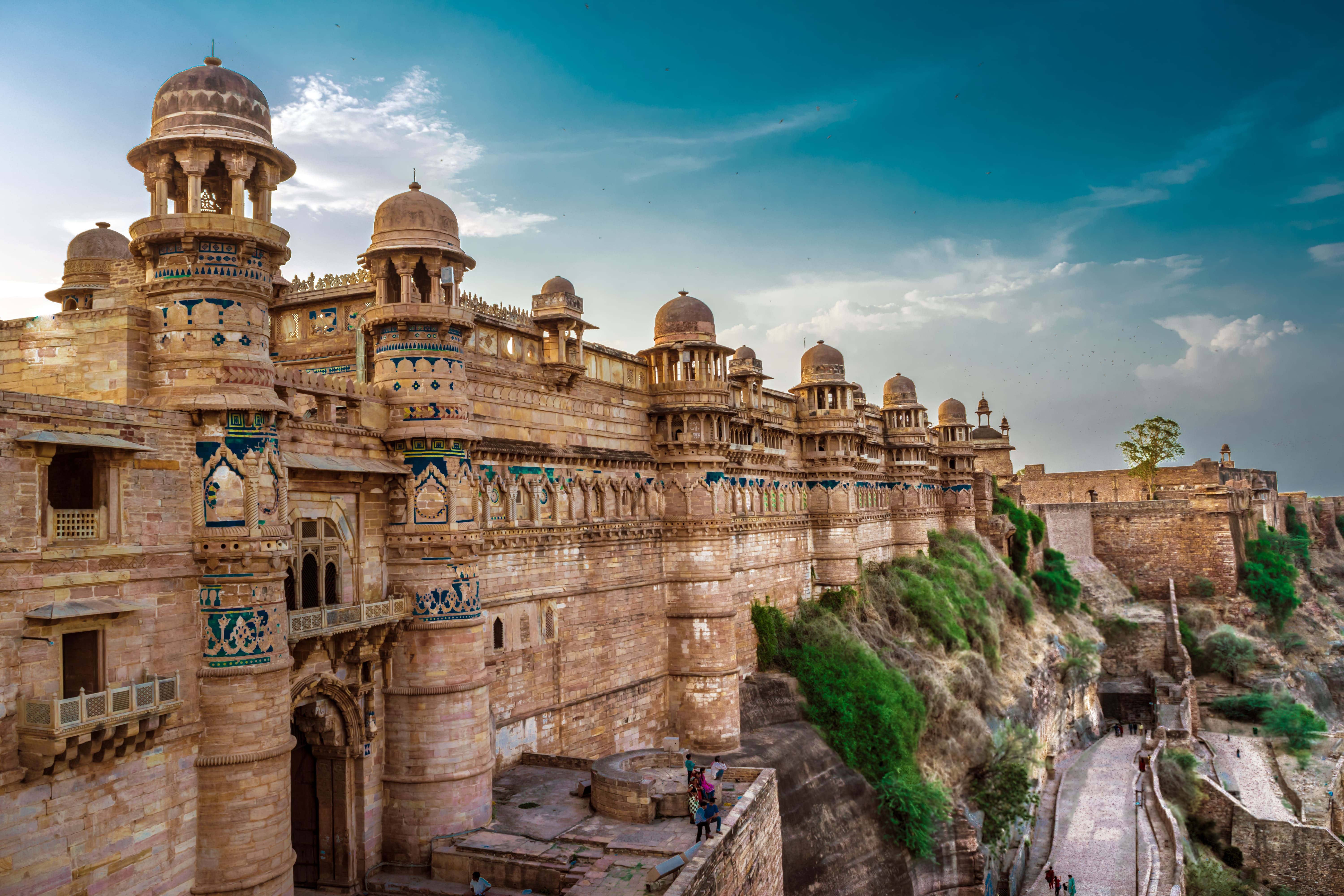 Reliable taxi service in Gwalior with Gurukripa Tour and Travels
